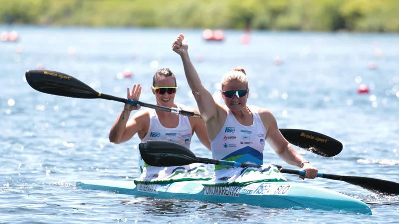 Fotografija: Špela Ponomarenko Janić in Anja Osterman sta drugič nastopili skupaj v K2 na 200 m in še drugič na tekmi za svetovni pokal zmagali. FOTO: Nebojša Radović/kajakaška Zveza Srbije