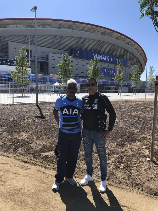 Siva Naidoo in Dae Parekh iz Južne Afrike. Prvi navija za Liverpool, drugi za Tottenham. FOTO: Aljaž Vrabec