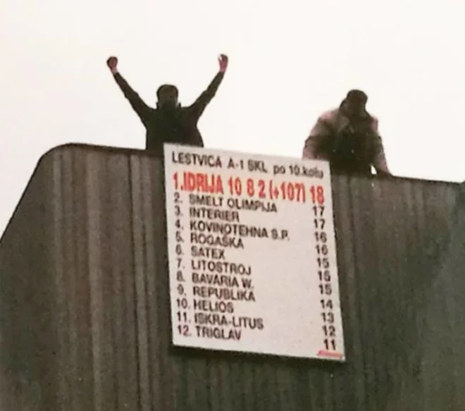 Lestvica, ki je obvisela z Mercatoja. FOTO: Arhiv KK Idrija
