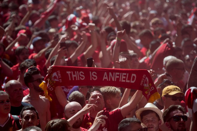 Madrid je bil obarvan v rdeče. V špansko prestolnico je prišlo vsaj 50 tisoč Liverpoolovih navijačev. FOTO: AFP