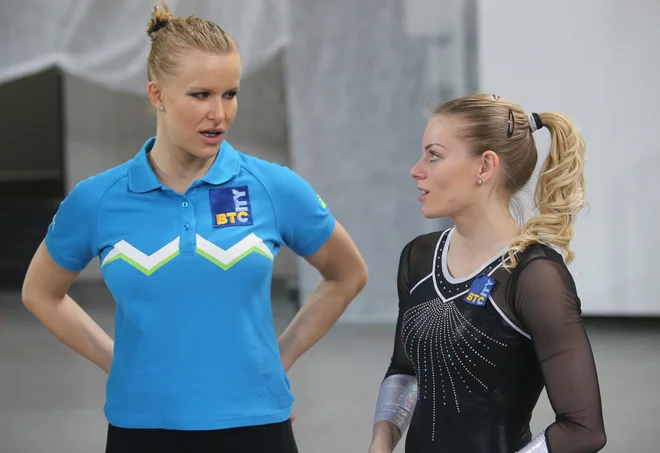 Adela Šajn in Teja Belak sta na domači tekmi med vsemi slovenskimi reprezentanti iztržili največ. FOTO: Igor Zaplatil
