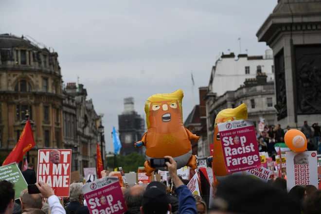 Med protestniki tudi tokrat ni manjkal jezni dojenček Donald. Foto: Clodagh Kilcoyne/Reuters