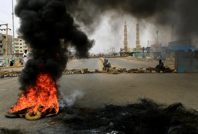 Protestniki zahtevajo spremembo. FOTO: Reuters