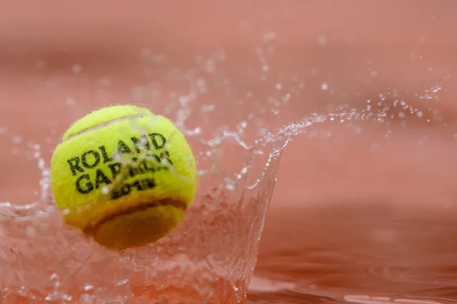 Dež in slabe vremenske napovedi ponagajali prirediteljem turnirja za grand slam. FOTO: AFP