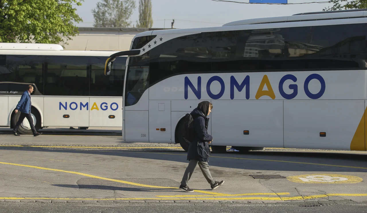 Fotografija: Avtobusi podjetja Nomago v 7 držav in 31 evropskih mest. FOTO: Jože Suhadolnik/Delo