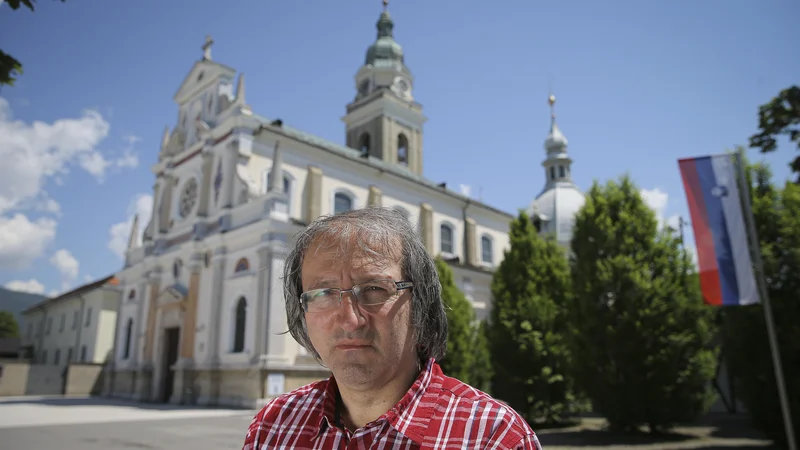 Fotografija: Dr. Damir Globočnik pred brezjansko baziliko
Foto Jože Suhadolnik