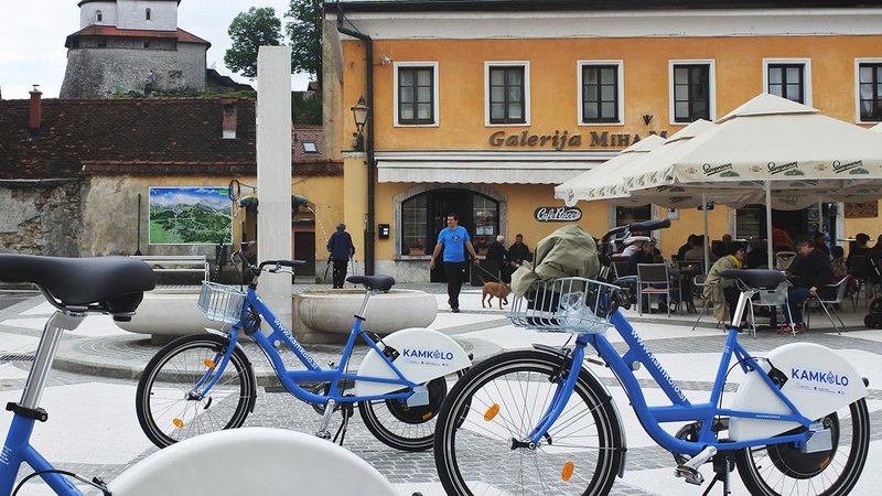Fotografija: Električna kolesa za vožnjo po Kamniku z okolico. FOTO: Občina Kamnik 
