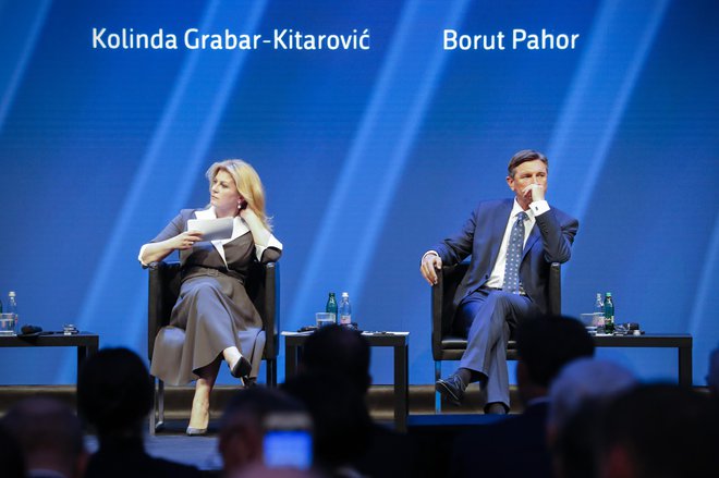 Čas za razmislek: predsednica Hrvaške Kolinda Grabar - Kitarović in predsednik Slovenije Borut Pahor FOTO: Uroš Hočevar/Delo