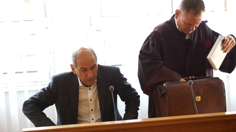 Fotografija: Janša in Matoz na Višjem sodišču v Celju. FOTO: Brane Piano