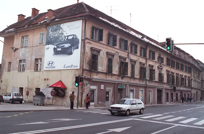 Stavba je desetletja propadala: menjavali so se programi, lastniki in načrti. Foto Jure Eržen