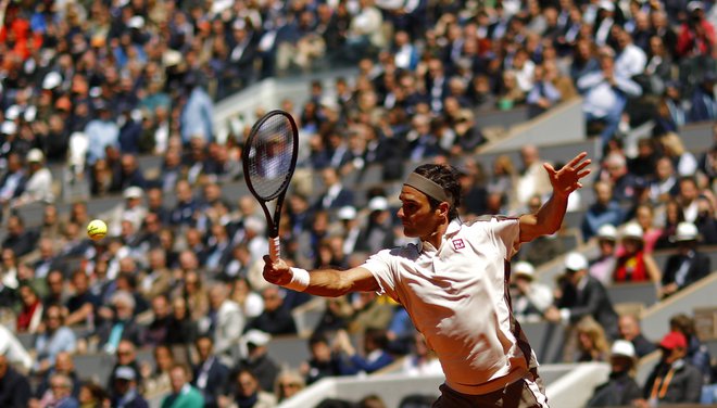 Glede na to, da zadnji dve sezoni ni igral na pesku in da je to njegova najslabša podlaga, je bil za Rogerja Federerja že polfinale odličen rezultat. FOTO: Reuters