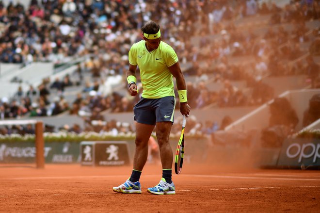 Veter je povročal nemalo težav Rafaelu Nadalu in Rogerju Federerju. FOTO: AFP
