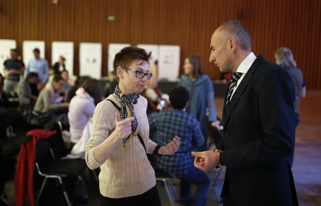 Minister za zdravje Aleš Šabeder želi na NIJZ narediti red. Medtem ko se morali nekateri člani sveta zavoda na njegov predlog že posloviti, pa direktorica Nina Pirnat še ostaja. Foto Blaž Samec