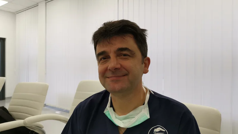 Fotografija: Prof. dr. Miroslav Djorjević, kirurg, ki je spremenil genitalije že več kot 1500 transspolnim osebam, tudi enajstim iz Slovenije. FOTO: Milena Zupanič