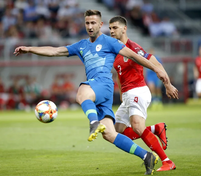 Andraž Šporar in soigralci niso zatresli avstrijske mreže. FOTO: Roman Šipić/Delo