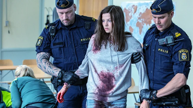 Pri Netflixu so po romanu posneli nadaljevanko <em>Quicksand</em>. FOTO: Prizor iz nadaljevanke