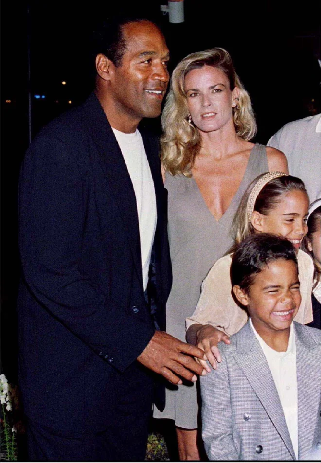 Nekoč srečna družina, O.J. Simpson, Nicole Simpson, Sidney Brooke in Justin. FOTO: Reuters