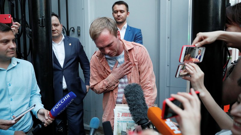Fotografija: Ivan Golunov je bil danes izpuščen na prostost, potem ko so ovrgli vse obtožbe proti njem. FOTO: Reuters