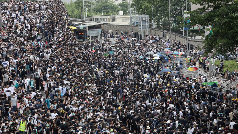 Fotografija: Na tisoče protestnikov znova na ulicah Hongkonga. FOTO: Athit Perawongmetha/Reuters