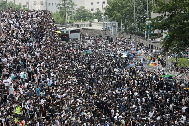 Na tisoče protestnikov znova na ulicah Hongkonga. FOTO: Athit Perawongmetha/Reuters