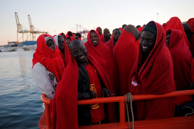 Število prihodov migrantov v Italijo prek pomorske poti se je v primerjavi z enakim obdobjem lani znižalo za 91 odstotkov. FOTO: Reuters