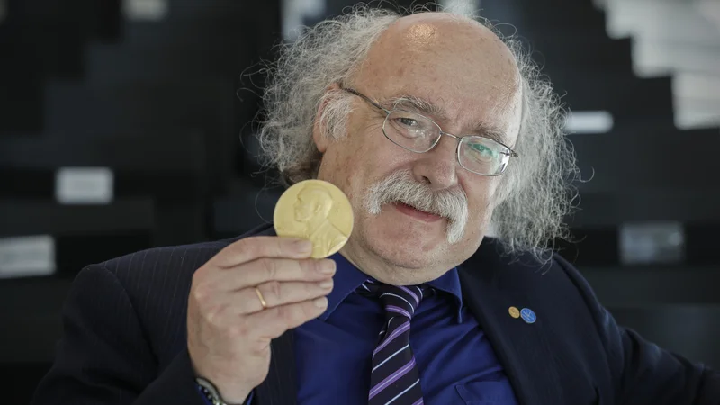 Fotografija: Haldane je prestižno nagrado dobil za odkritje uporabe topoloških konceptov za razumevanje lastnosti verig malih magnetov, ki jih je našel v nekaterih materialih. Foto Uroš Hočevar