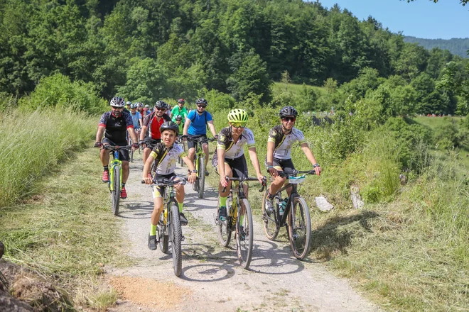 Barjanka se je večidel odvijala po makadamu in utrjenih potkah, ki so v zadnjih letih vedno bolj priljubljene med kolesarji. FOTO: Prijavim.se