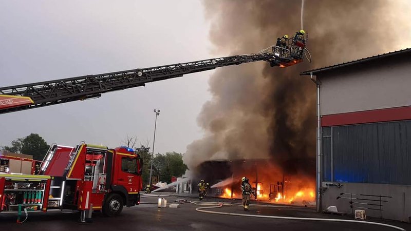 Fotografija: Gasilcem je ognjene zublje uspelo ukrotiti. FOTO: Gasilska brigada Ljubljana