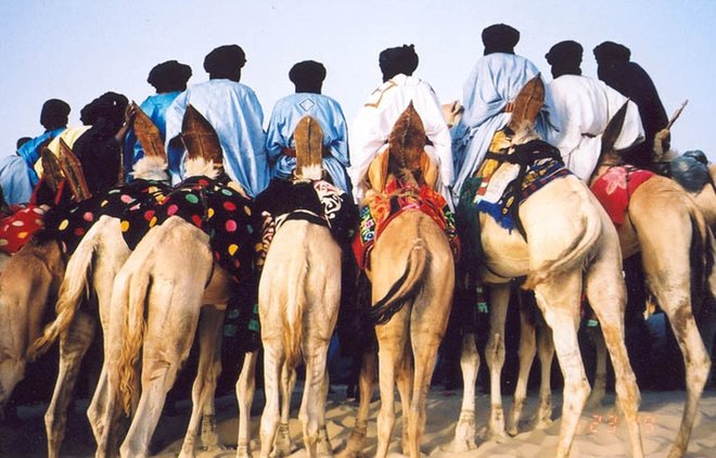 Takole je bilo na festivalu v puščavi blizu Timbuktuja v Maliju leta 2003. Foto Brina Vogelnik