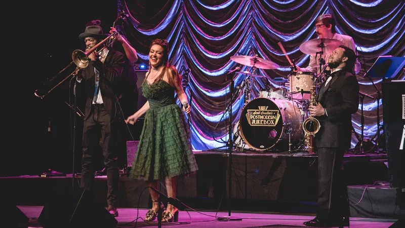 Fotografija: The Postmodern Jukebox dajo pesmim žlahtno patino.
FOTO: Arhiv organizatorja