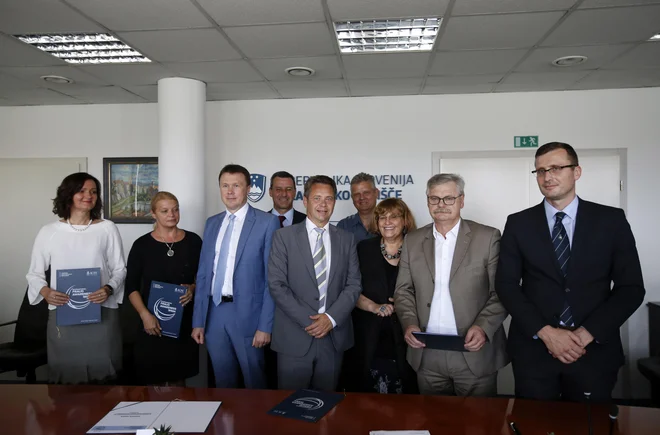 Skupaj proti prevarantom. FOTO: Matej Družnik