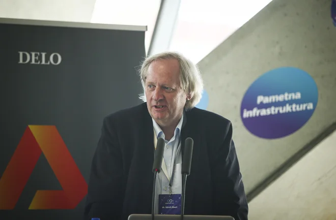 dr. Ulrich Eberl, futurist, avtor in nekdanji dolgoletni direktor sektorja za Inovacije v komunikacijah pri podjetju Siemens AG. FOTO: Jože Suhadolnik/Delo