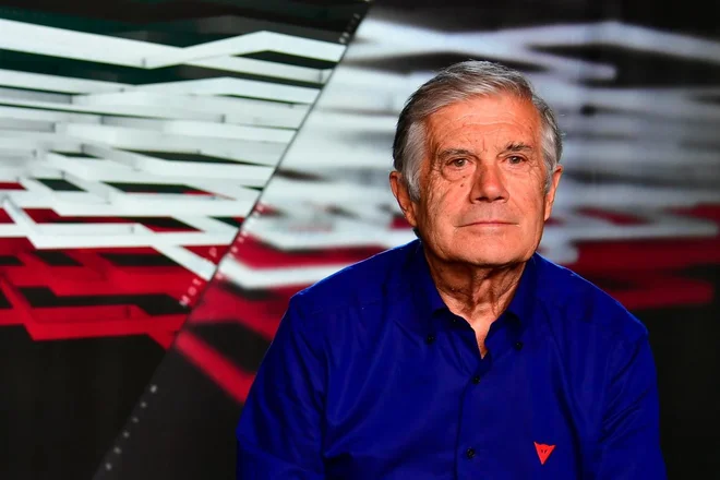 Giacomo Agostini še vedno pozorno spremlja motociklistčne dirke. FOTO: Motogp.com