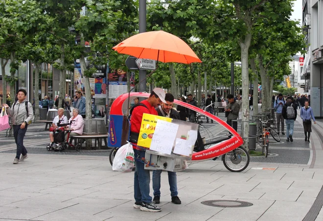 Mohamed je neločljiv del frankfurtske ulične scene. Foto Barbara Zimic