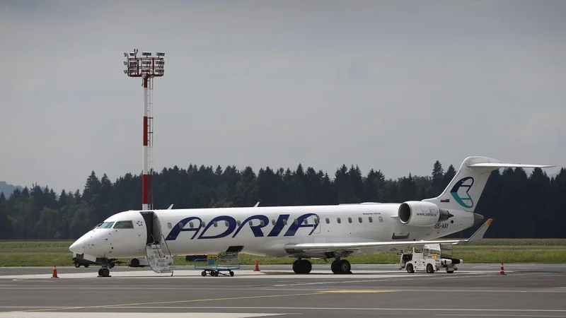 Fotografija: V Adrio Airways smo poslali več vprašanje glede nameravanih odpovedi letov in razlogov zanje. Ko jih dobimo, jih bomo objavili.
Foto: Leon Vidic/Delo