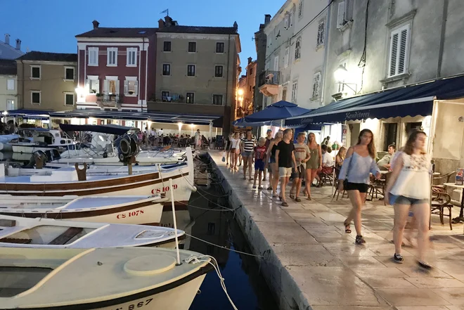 Hrvaški delodajalci si želijo še eno dobro sezono, ki pa je ne bodo mogli ponoviti brez ustrezne delovne sile. FOTO: Leon Vidic/Delo