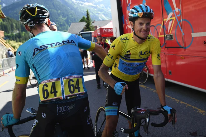 Jakob Fuglsang je tudi s pomočjo odlične ekipe brez težav zadržal vodstvo. FOTO: AFP