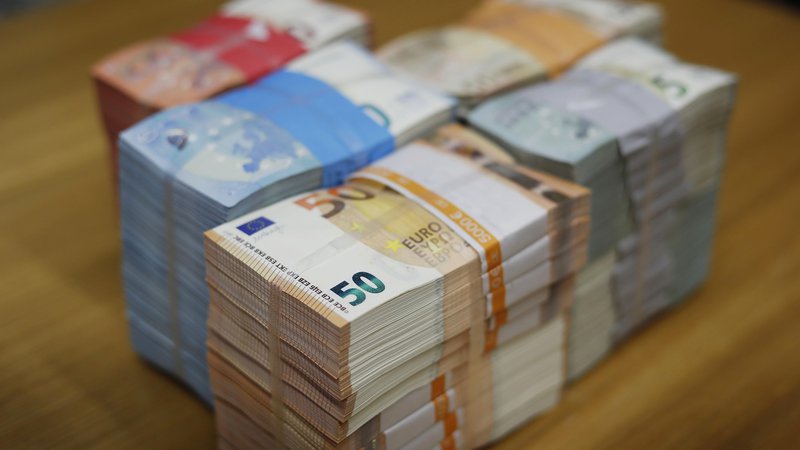 Fotografija: Plače v Sloveniji so letos realno višje kot lani. FOTO: Leon Vidic/Delo