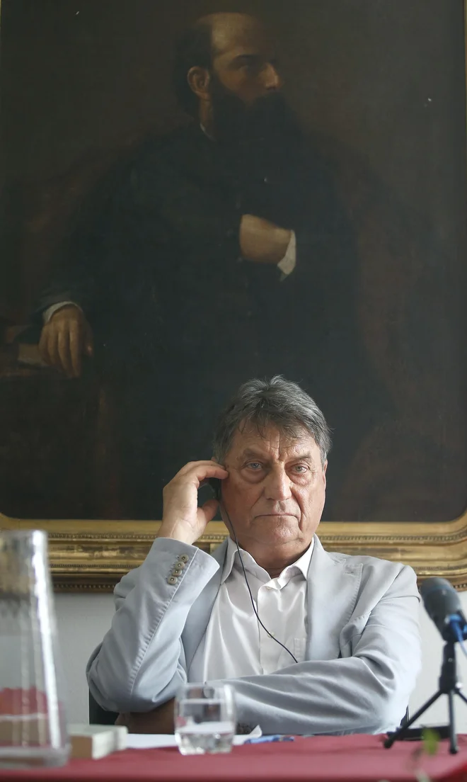 Pri Claudiu Magrisu se prepletajo različni časi, tudi razni prostori se povezujejo, kakor se v njegovih fiktivnih junakih stikajo različni (ne)resnični ljudje. Foto Blaž Samec