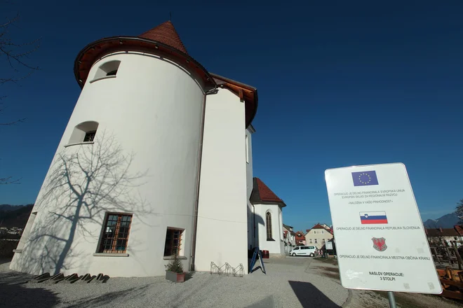 Najbolj pogumni otroci bodo lahko kresno noč prespali v stolpu na Pungertu. Zjutraj pa bo od tam štart pohoda na Šmarjetno goro. FOTO: Jože Suhadolnik