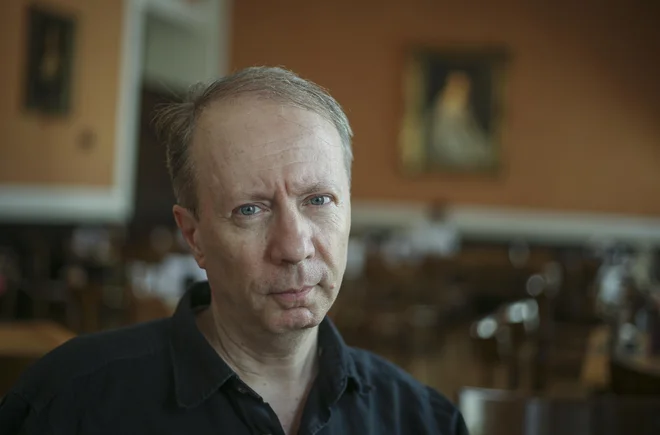Vladimir P. Štefanec pravi, da je pri fotografiji in življenju, ki ga živimo, odločilna svetloba. FOTO: Jože Suhadolnik