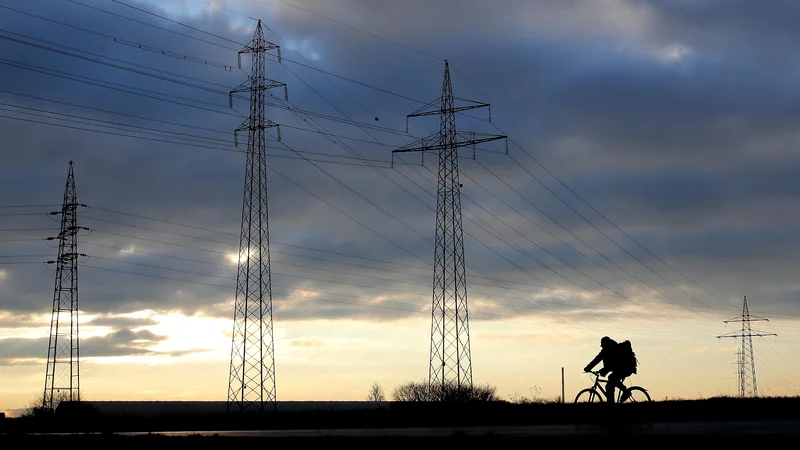 Fotografija: Energetika se bo temeljito spremenila, vložiti bo treba več. FOTO: Tomi Lombar/Delo