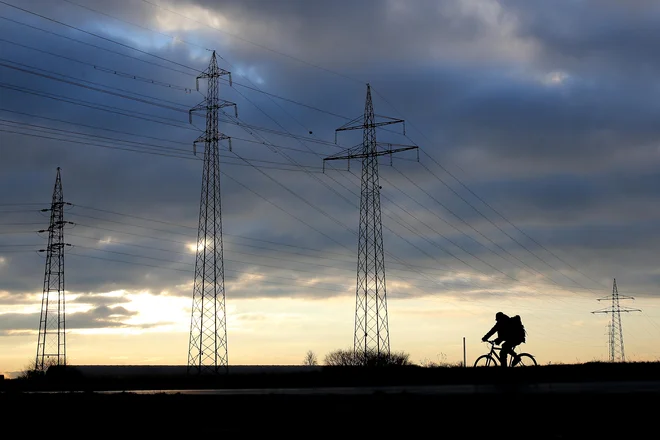 Energetika se bo temeljito spremenila, vložiti bo treba več. FOTO: Tomi Lombar/Delo