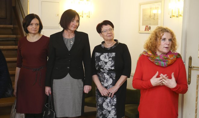 Jasmina Vidmar (na skrajni desni), generalna sekretarka Skupnosti občin Slovenije. FOTO: Jože Suhadolnik/Delo