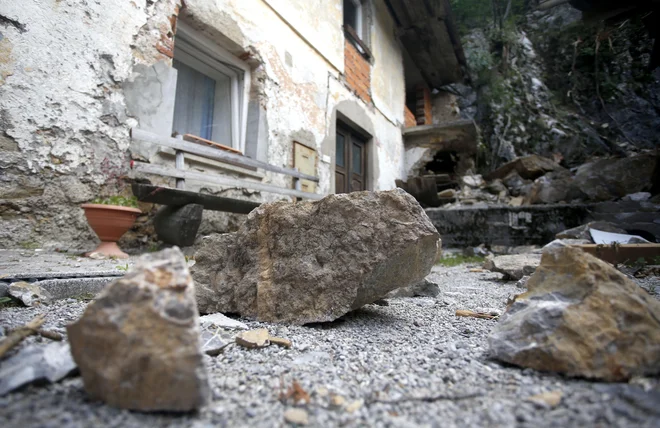 Nihče ne zna povedati, ali bo spet padlo danes, jutri ali čez pet let. FOTO: Roman Šipić/Delo