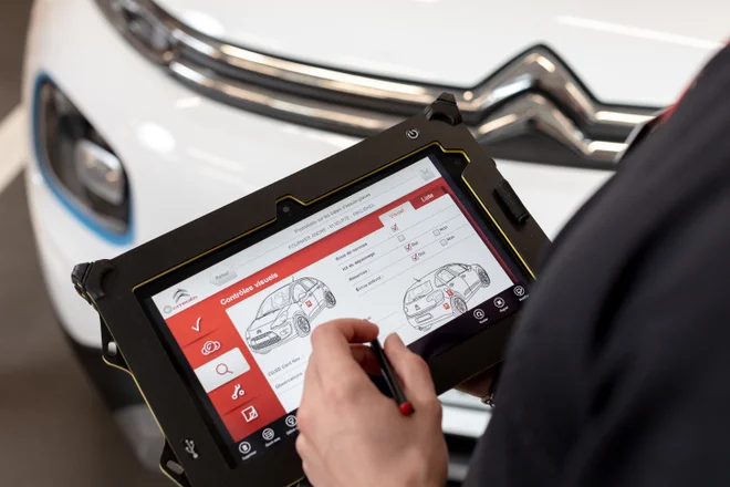 Na brezskrbno poletno vožnjo bodo vaš avto pripravili strokovnjaki pooblaščenih servisnih delavnic Citroën. Foto: Citroën