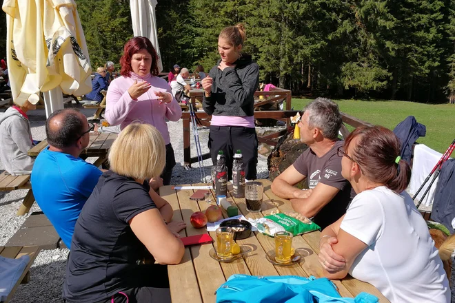 Planinska akcija Gluhi strežejo v planinskih kočah je po lanski uspešni prvi izvedbi, ko so bili nad njo navdušeni tako gluhi, naglušni in osebe s polževim vsadkom kot slišeči, dobila nadaljevanje. FOTO: Arhiv PZS