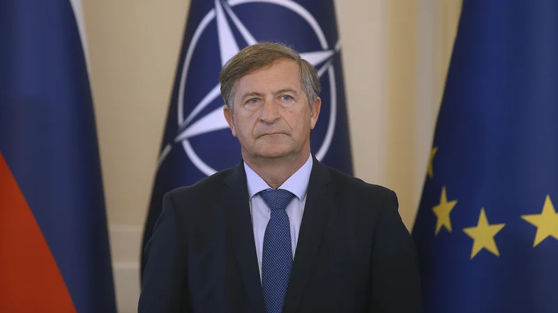 Fotografija: »Zaupanje v ministra smo izgubili že pred časom, zaradi krnjenja ugleda Sindikata vojakov Slovenije in njegovega predsednika, Slovenske vojske in njenih pripadnikov moramo na sodišče, da dokažemo, da dejanja in širjenje neresnic ministra za obrambo Karla Erjavca niso sprejemljiva,« so zapisali v SVS. FOTO: Blaž Samec/Delo