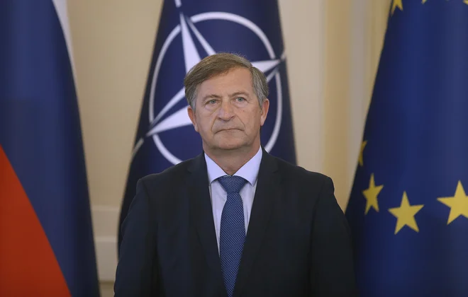 &raquo;Zaupanje v ministra smo izgubili že pred časom, zaradi krnjenja ugleda Sindikata vojakov Slovenije in njegovega predsednika, Slovenske vojske in njenih pripadnikov moramo na sodišče, da dokažemo, da dejanja in širjenje neresnic ministra za obrambo Karla Erjavca niso sprejemljiva,&laquo; so zapisali v SVS. FOTO: Blaž Samec/Delo