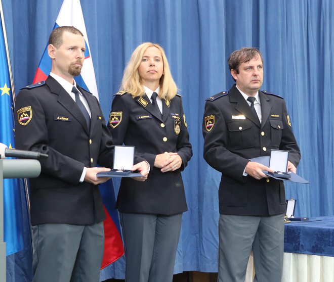 Sedem posameznikov si je medaljo prislužilo z lovom za storilci kaznivih dejanj. FOTO: Dejan Javornik